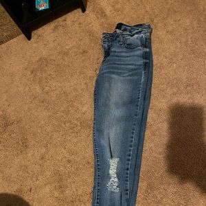 Jeans with holes